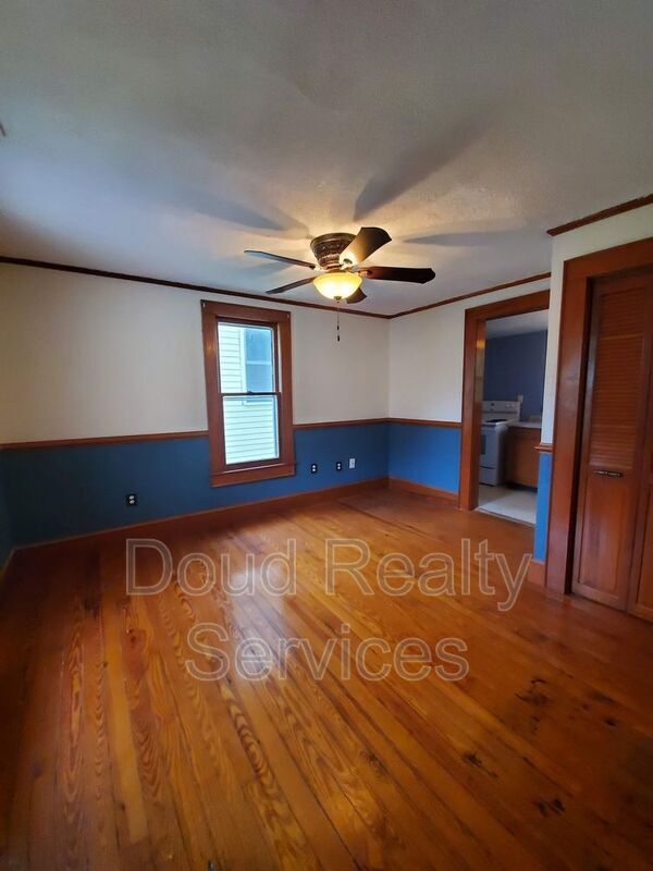 Building Photo - 1300 Holly Ave