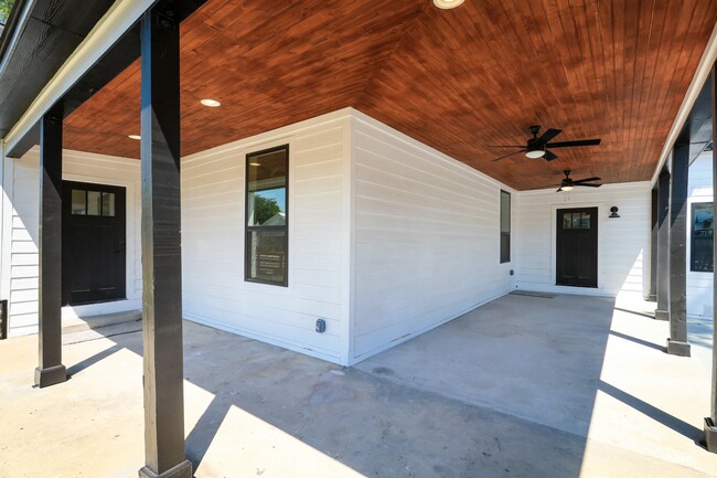 Building Photo - 2425 Monterey St