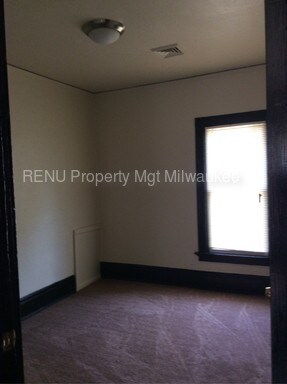 Building Photo - Beautiful Upper Duplex
