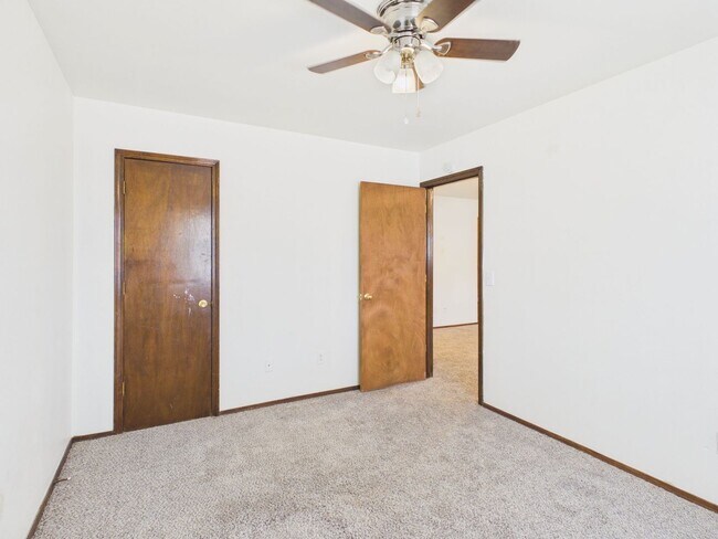 Building Photo - 901 N Maryland St