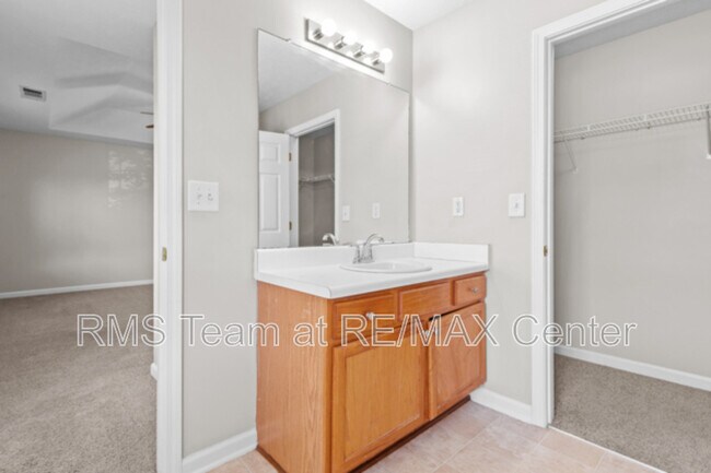 Building Photo - 2284 Oakland Spring Dr