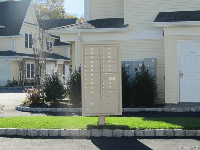 Building Photo - 24 Creek Rd