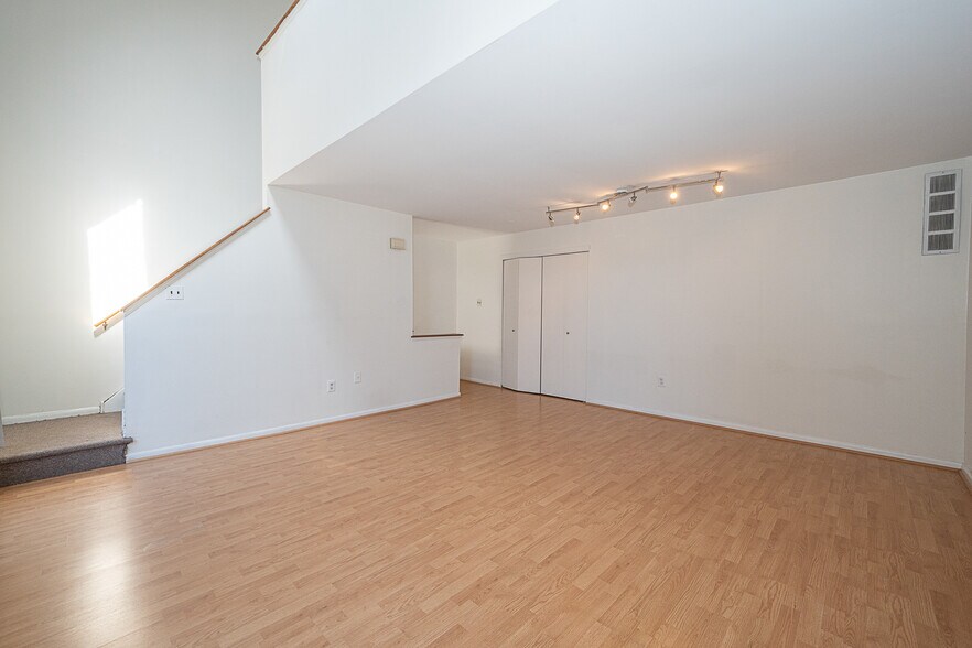 Building Photo - 765 N Ringgold St