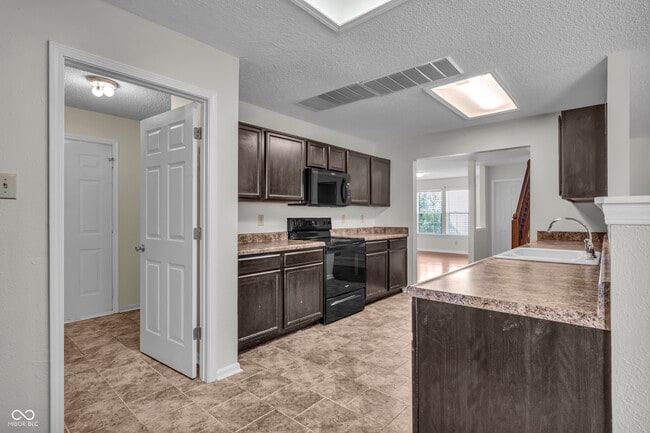 Building Photo - 10187 Hatherley Way