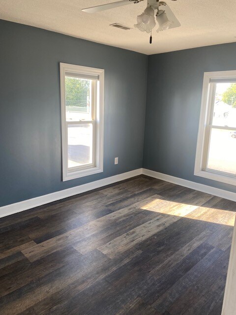 Building Photo - 6 E Ross St