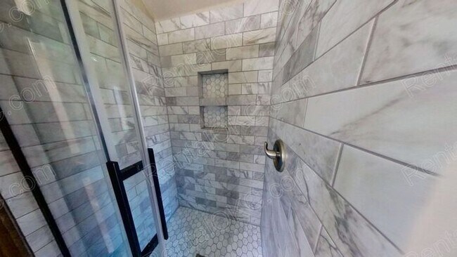 Building Photo - 3/2 plus office in gated SW neighborhood