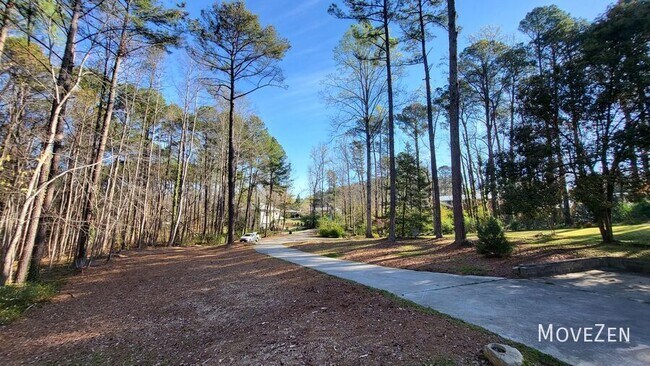 Building Photo - 4711 Highview Pl