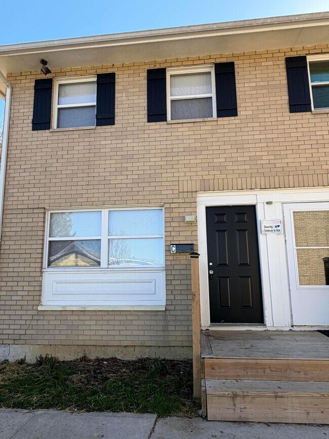 Building Photo - 1975 Dunbar Dr