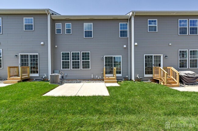 Building Photo - 13 Griffin Ln