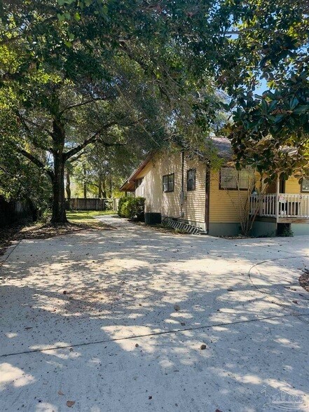 Building Photo - 581 Calhoun Ave