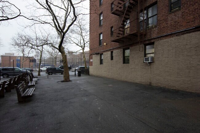 Building Photo - 102-45 62nd Rd