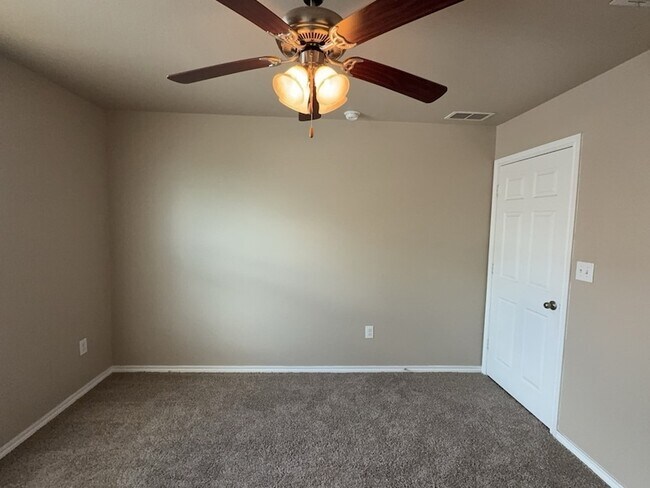 Building Photo - 704 E College St