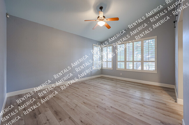 Building Photo - 6806 W Skylark Dr