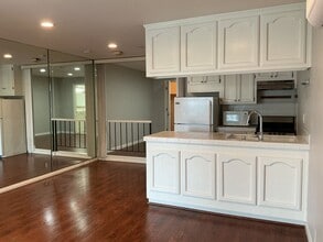 Building Photo - Los Caballeros Clubhouse #1304