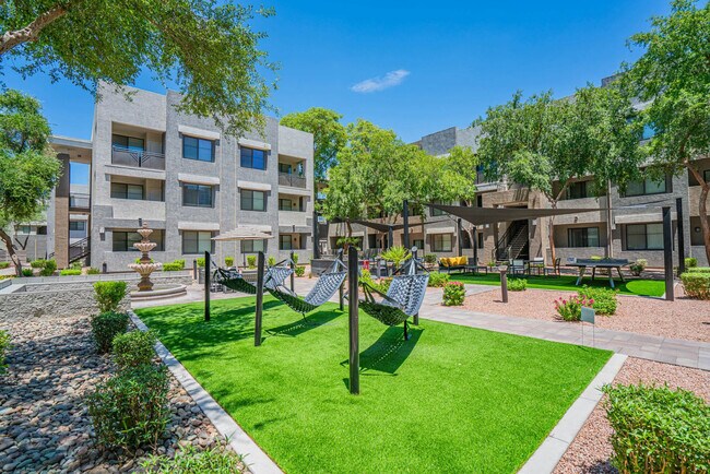 Building Photo - 6610 N 93rd Ave