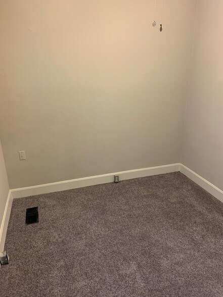 Building Photo - 114 Parker St