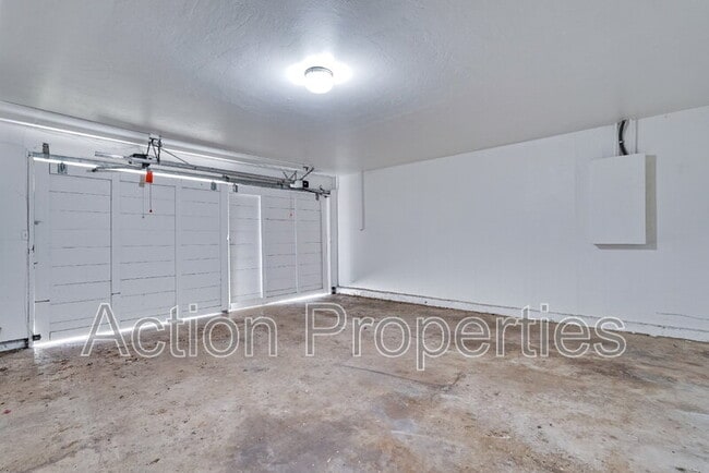 Building Photo - 306 N Clark Ave