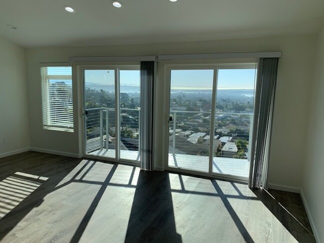 Building Photo - North Pacific Beach, 2 bedroom 2 bath with...