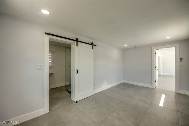Building Photo - 4312 S Pacific Cir