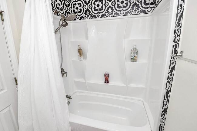 Building Photo - 2016 Brewton Dr