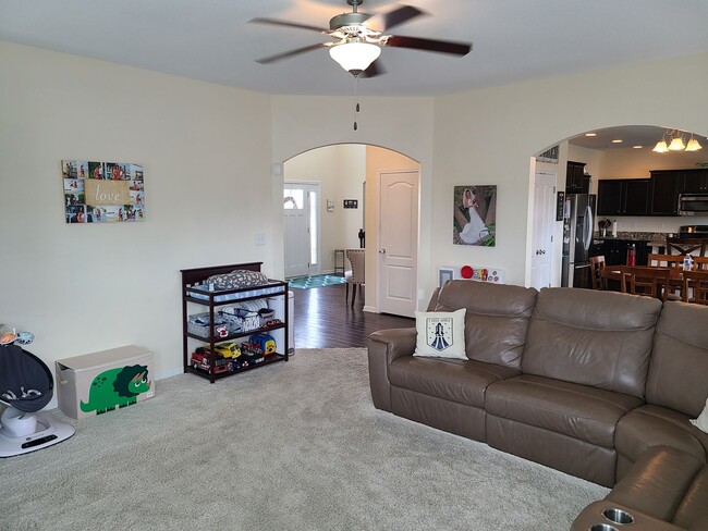 Building Photo - 4 Bedroom 2.5 Bath unfurnished home in Nautical Reach Neighborhood