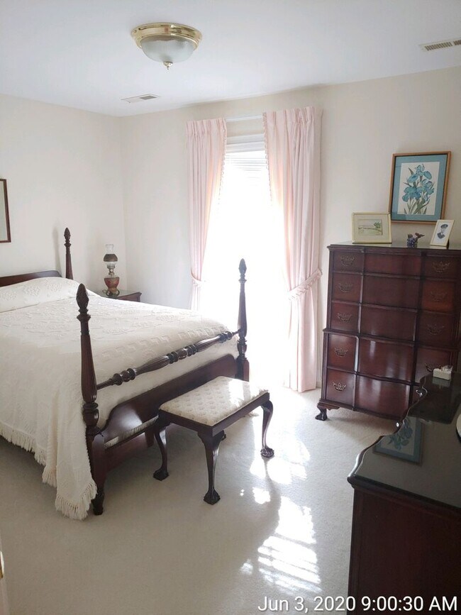 Building Photo - * RE-RENTAL AVAILABLE 7/15/26 * 3 Bedroom 2.5 Half Bath Townhouse with 2 Car Garage