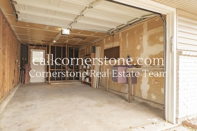 Building Photo - 3614 Regis St