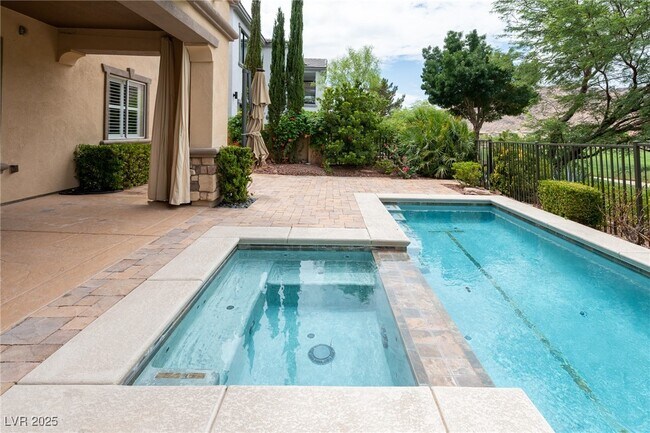 Building Photo - 2057 Orchard Mist St