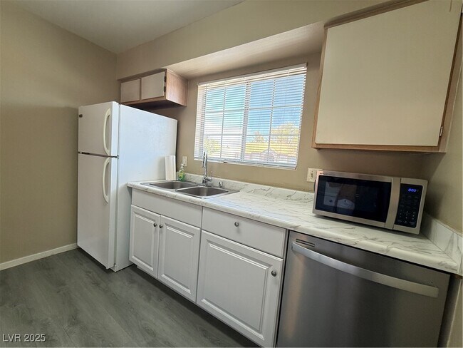 Building Photo - 2750 S Durango Dr