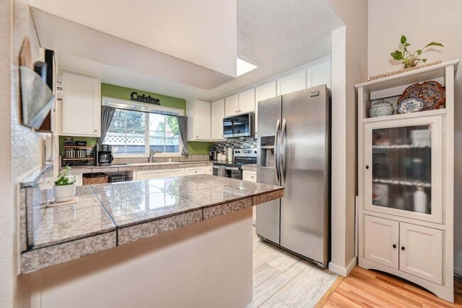 Building Photo - 821 Florin Rd