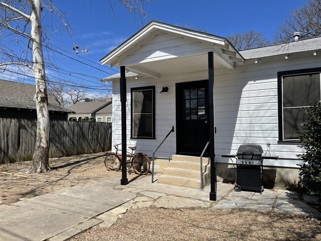 Building Photo - Austin Back House