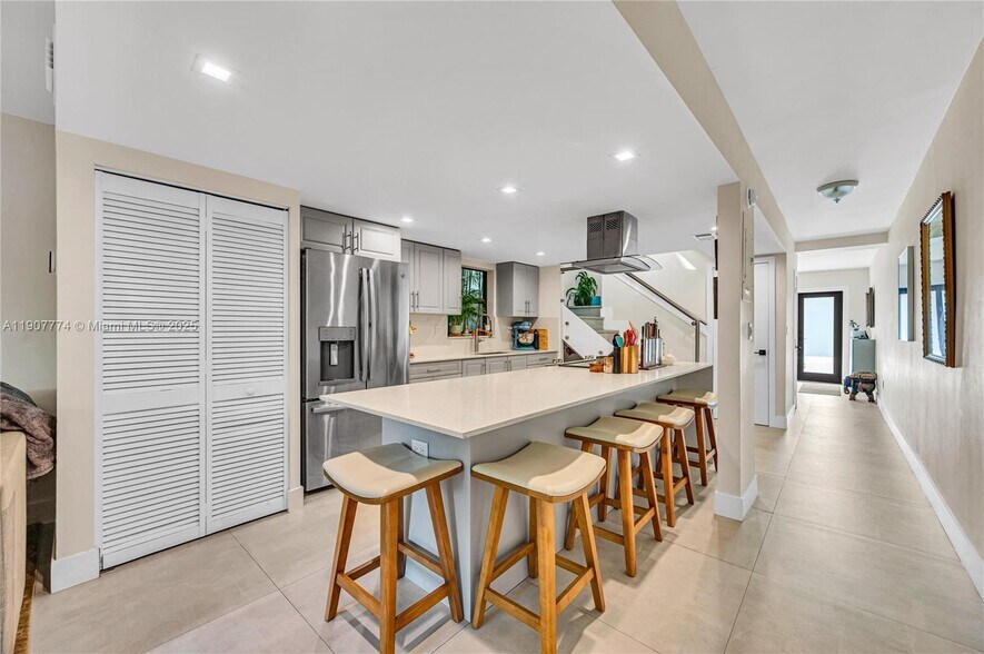 Building Photo - 2965 SW 25th Ter