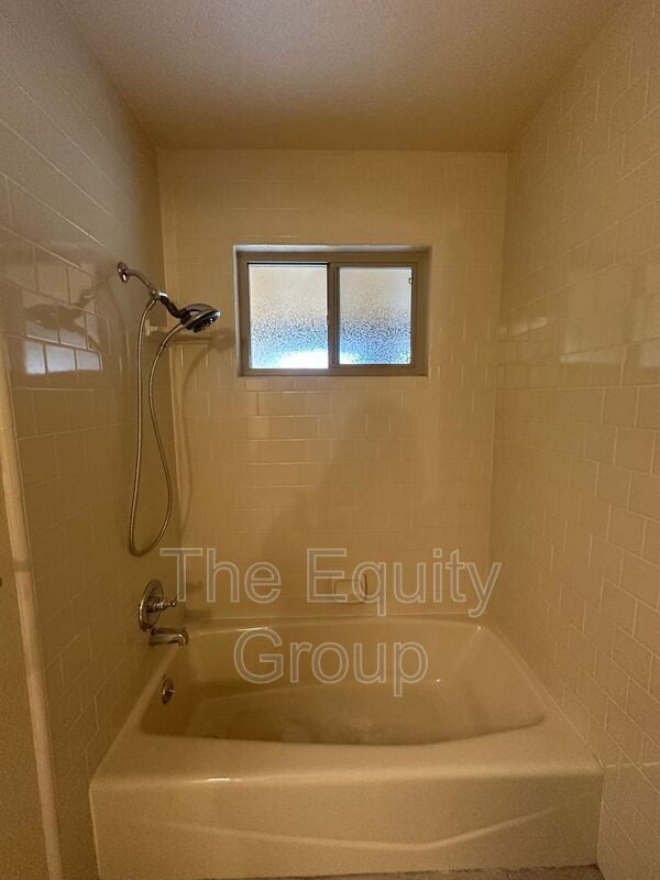 Building Photo - 1413 W Cambridge Ave