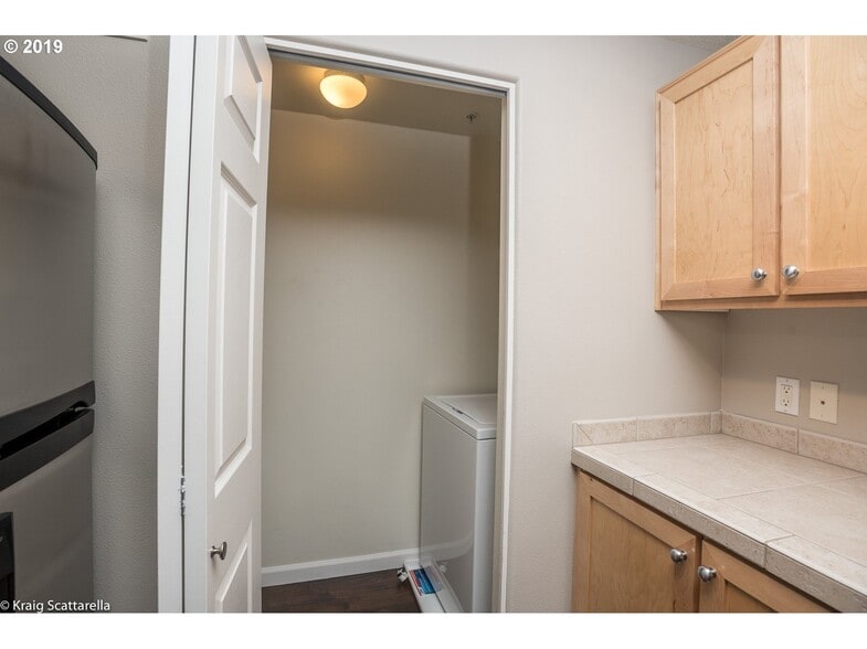 Laundry - 720 NW 185th Ave