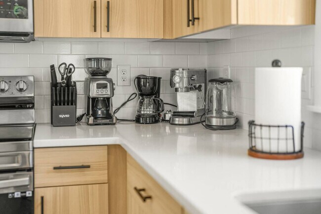 Building Photo - 3309 NE 42nd Pl