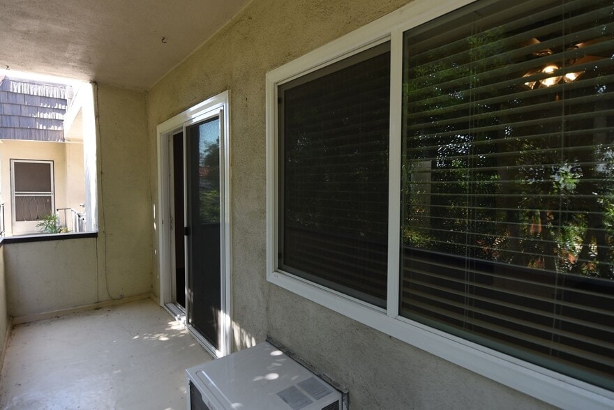 Building Photo - 10855 Morrison St