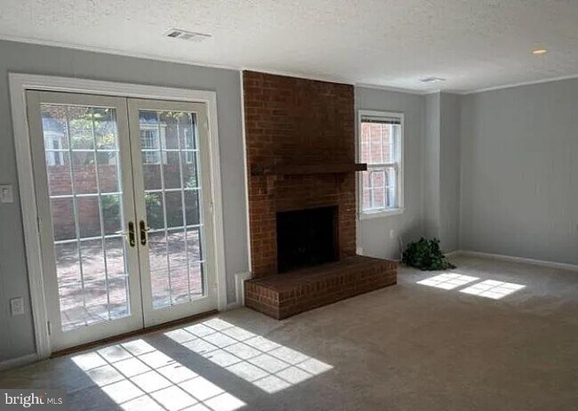 Building Photo - 6633 McLean Ct