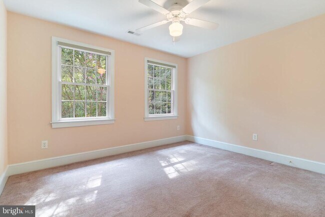 Building Photo - 45105 Mill Creek Way