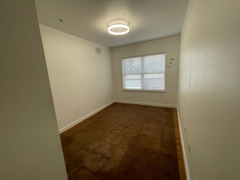 Building Photo - 1600 Church Rd