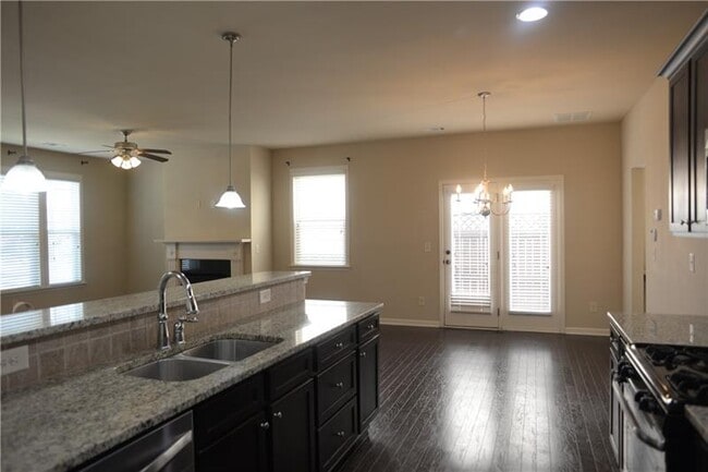 Building Photo - 776 Village Field Ct NW