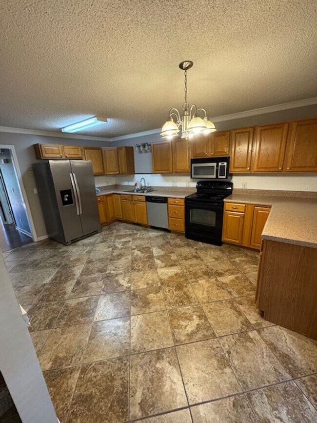 Building Photo - 2 Bed, 3 Bath Condo with Garage and  Flex ...