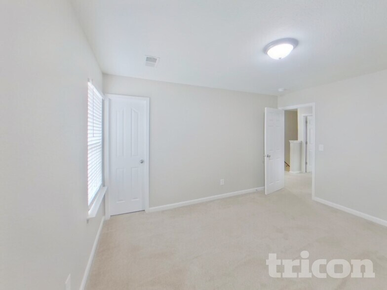 Building Photo - 905 Farnsworth Dr