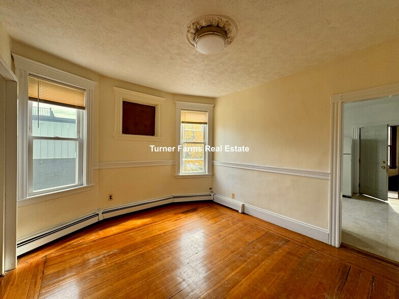 Building Photo - 144 Hillside St