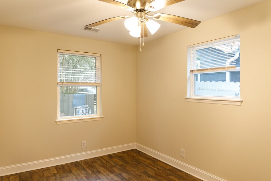 Building Photo - 1916 2nd Dr