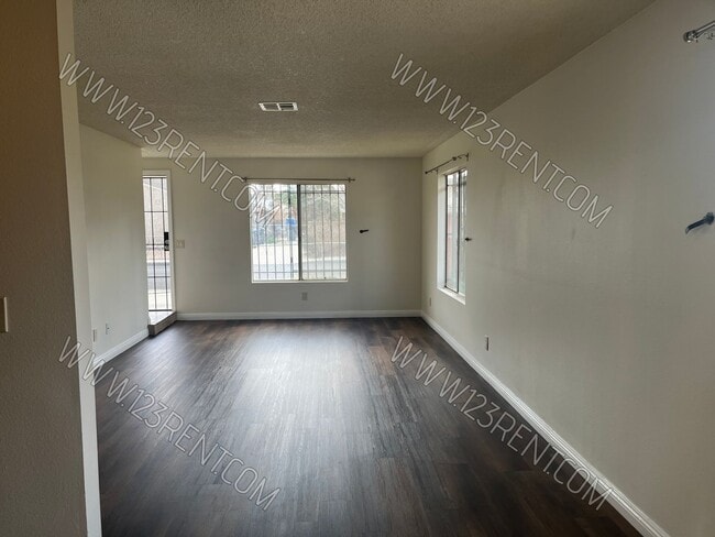 Building Photo - 2BD/1.5BTH TOWNHOUSE WEST LANCASTER