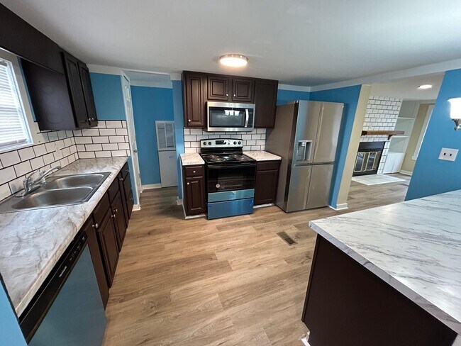 Building Photo - Spacious 3-Bedroom, 2-Bath Mobile Home on 1 Acre – Pet-Friendly and Perfect for Outdoor Living!