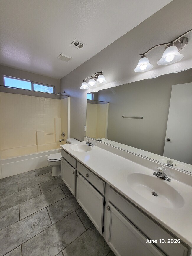 Building Photo - 109 Montesol Dr