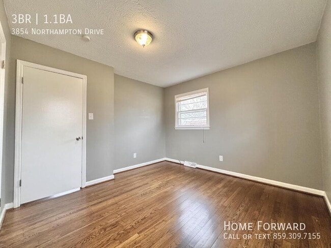 Building Photo - 3854 Northampton Dr