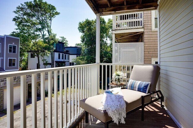 Building Photo - 98 Amory St