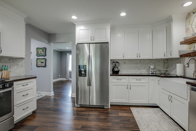 Building Photo - 523 Hawley Ct